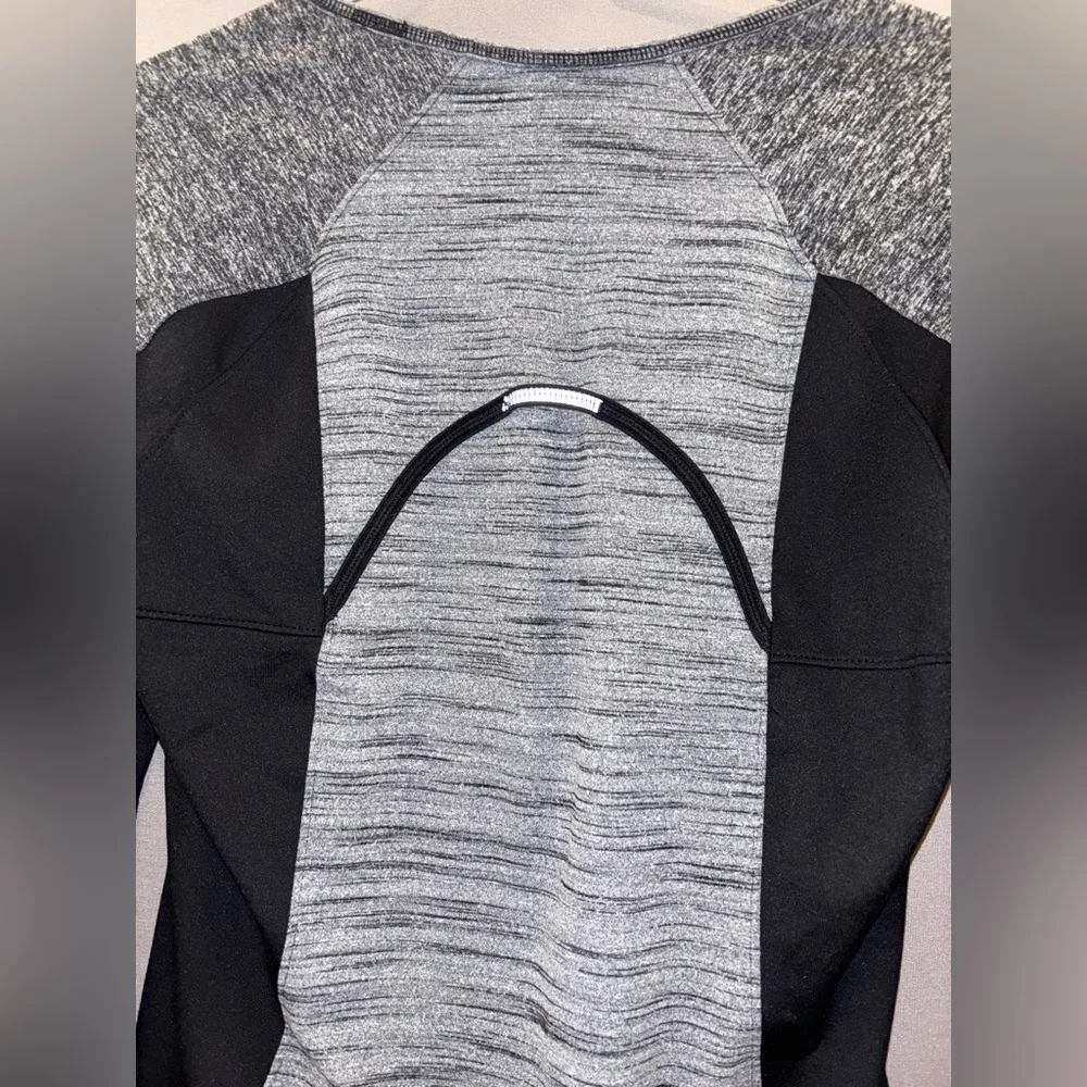 Athleta running wild crewneck base layer size medium raglan long sleeve - Image 6