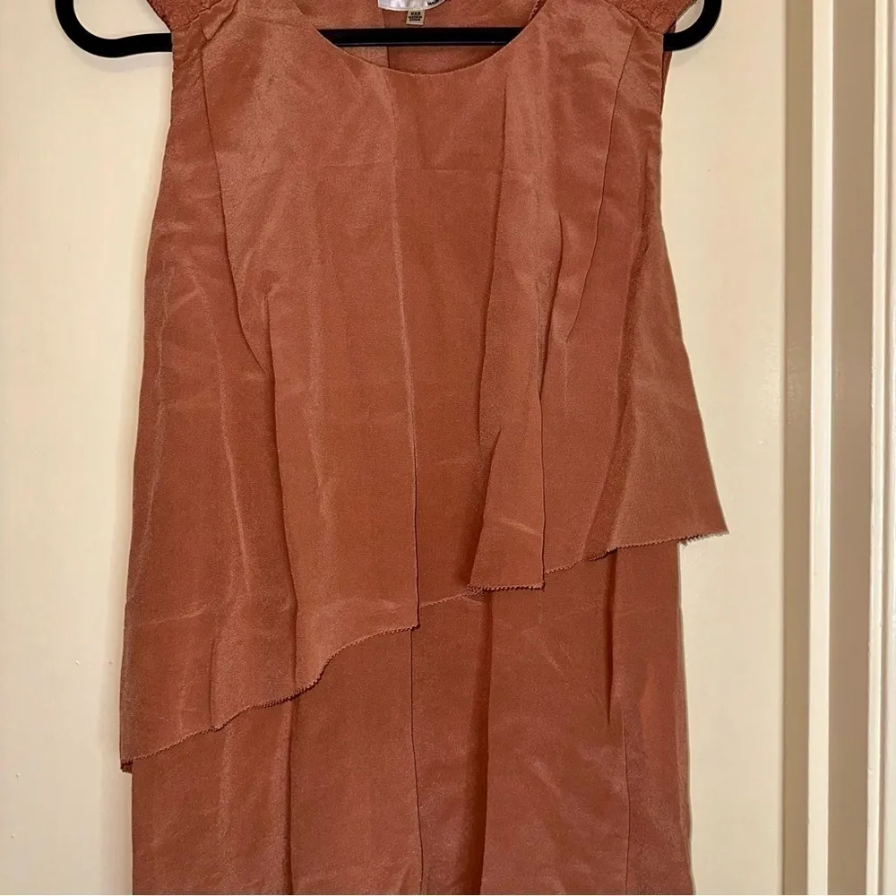 Aritzia Le Fou X Wilfred 100% Silk tiered cream tank, padded shoulder, xxs - Image 5