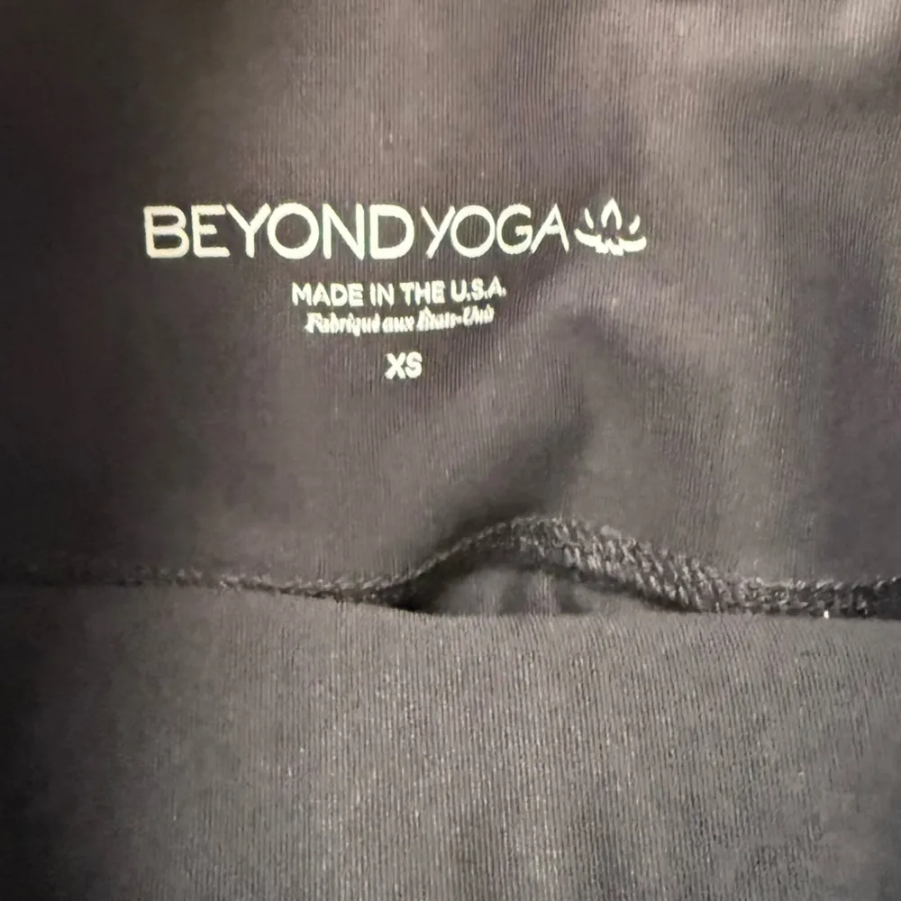 Beyond Yoga Powershine Black Marble Leggings Midi XS - Image 5