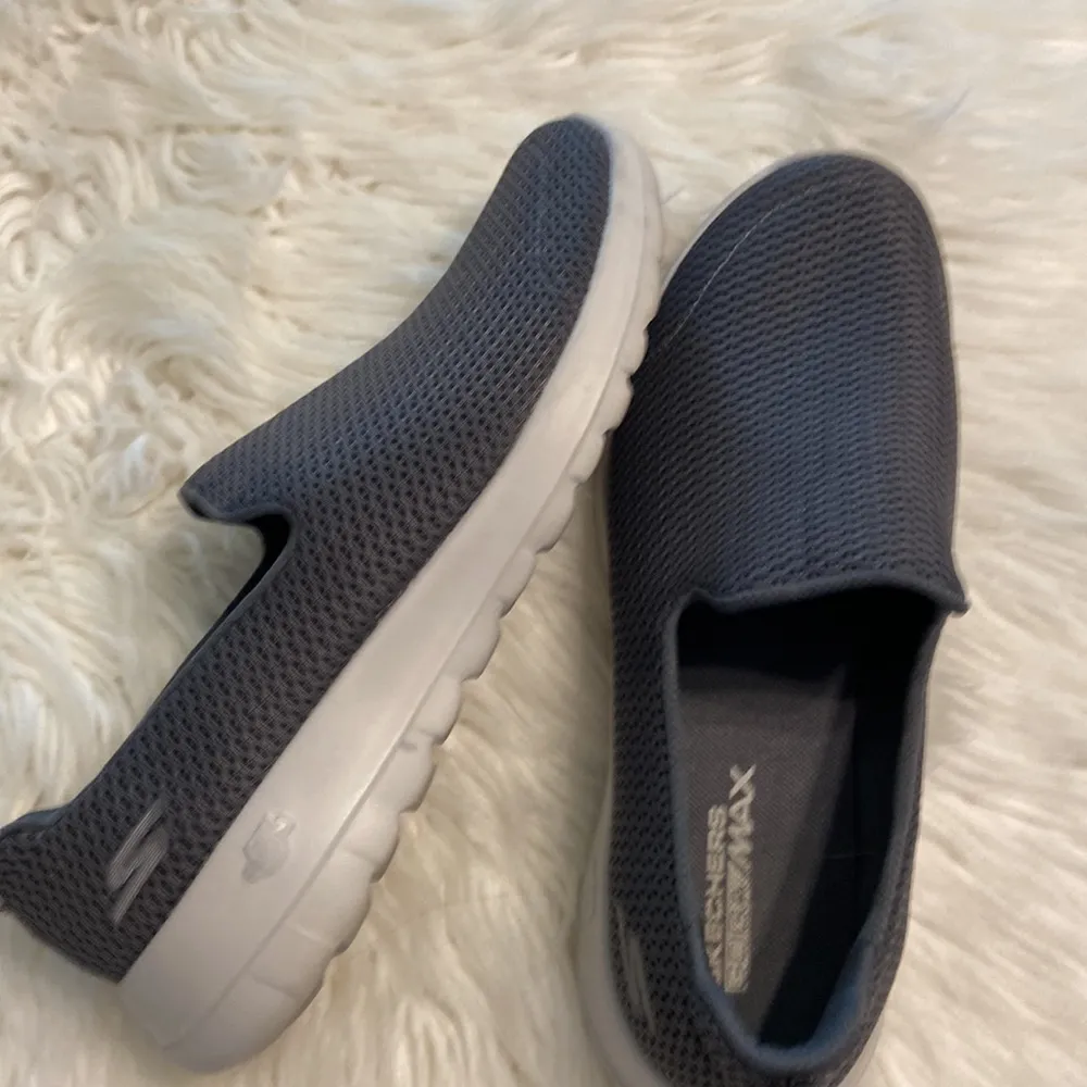 Skechers GOGA Max shoes size 10 color gray excellent condition - Image 10