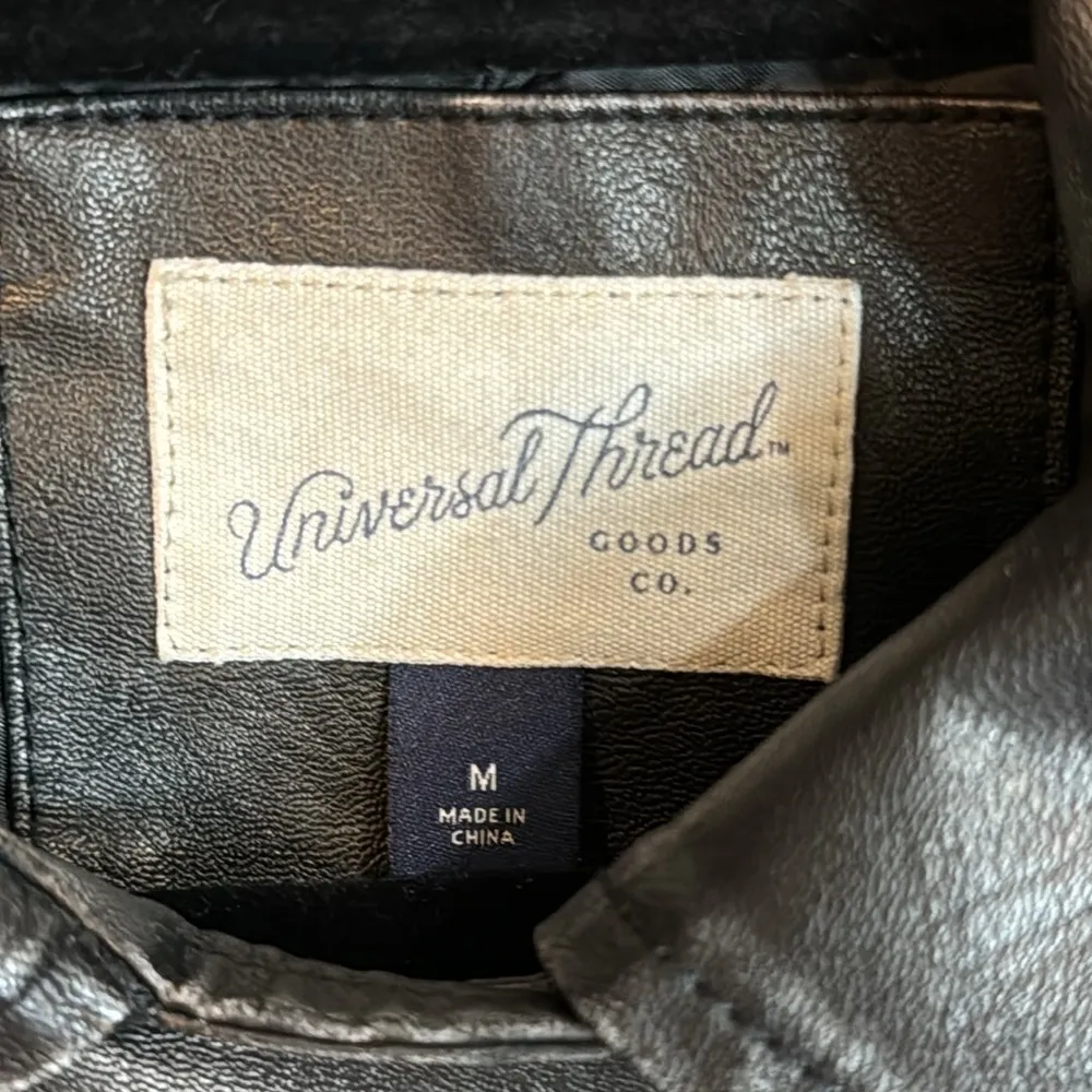 Universal Thread Target Black Non-leather Bomber Jacket Size Medium - Image 3