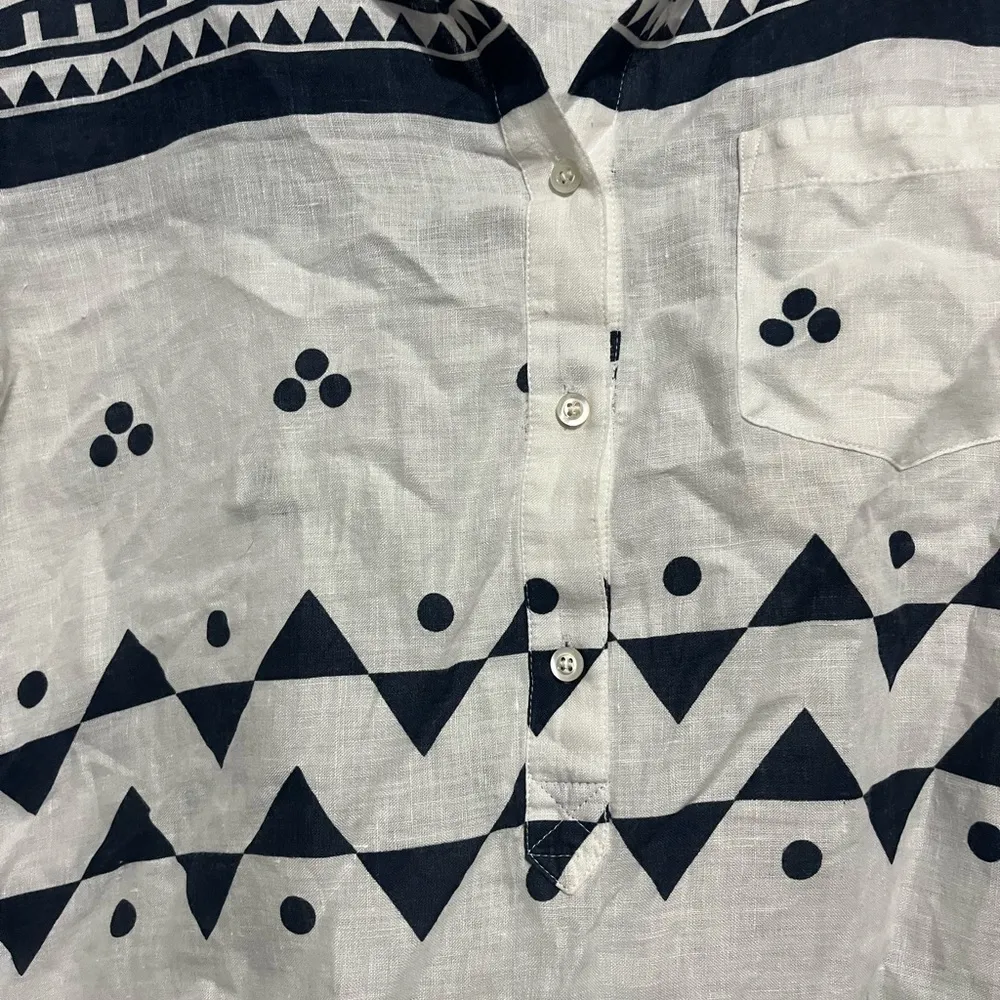 White and Black Patterned Button-Up Shirt - Image 5