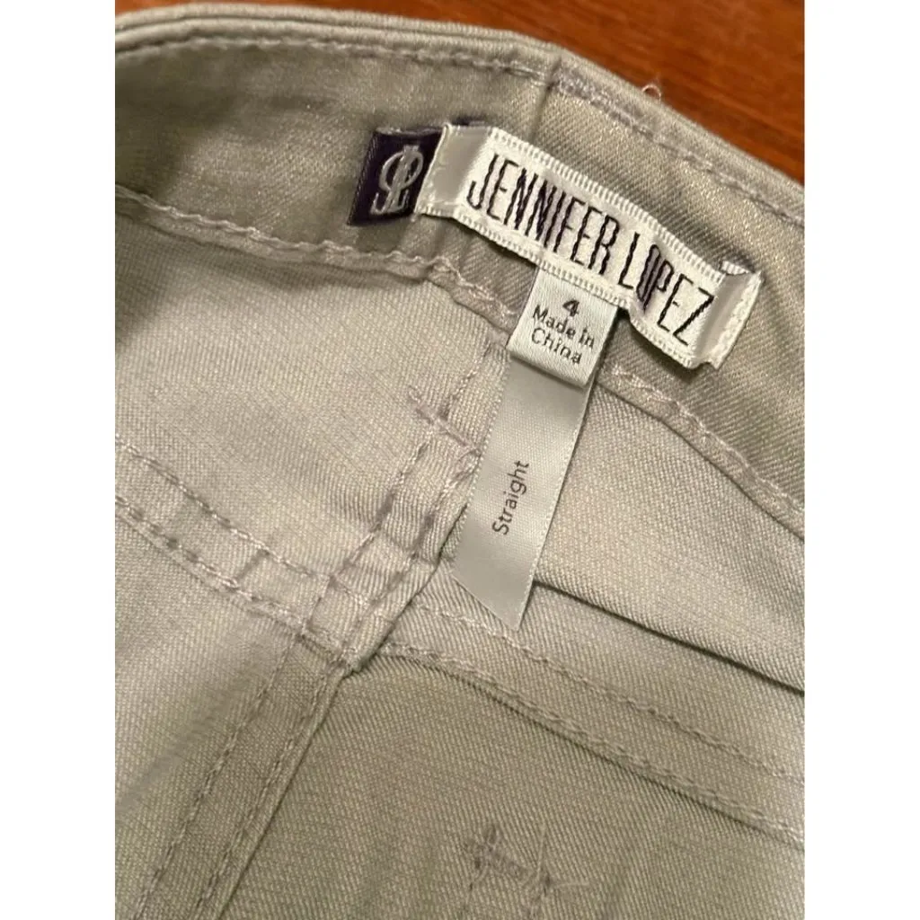 NEW Jennifer Lopez women's size 4 gray w/gold Metallic straight leg jeans - Image 2