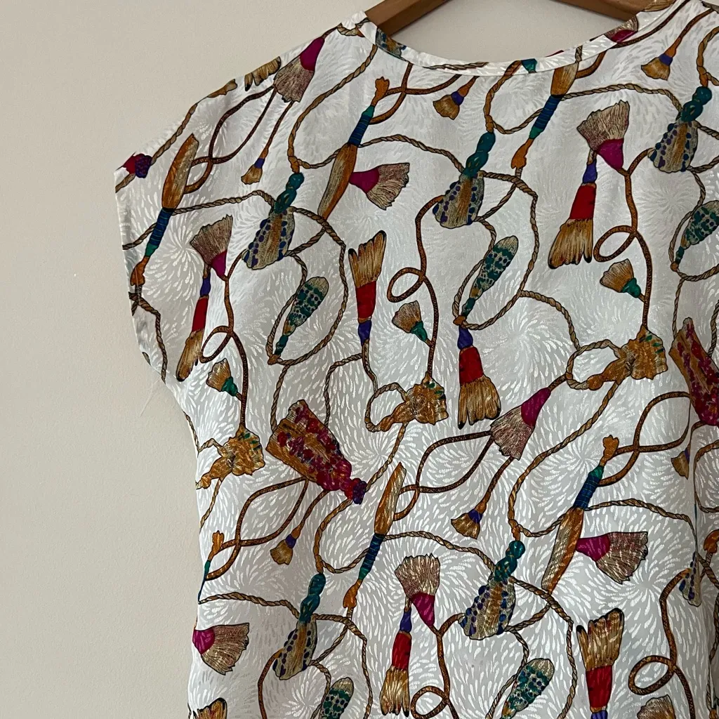 Studio C Vintage Cream White shimmer textured Tassel Rope‎ Print Blouse Large Red - Image 3