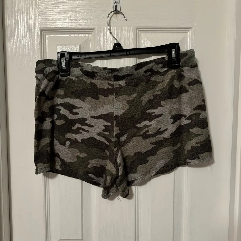 Lucky Brand Camouflage Pajama Set. Tank top and shorts. Size medium - Image 7
