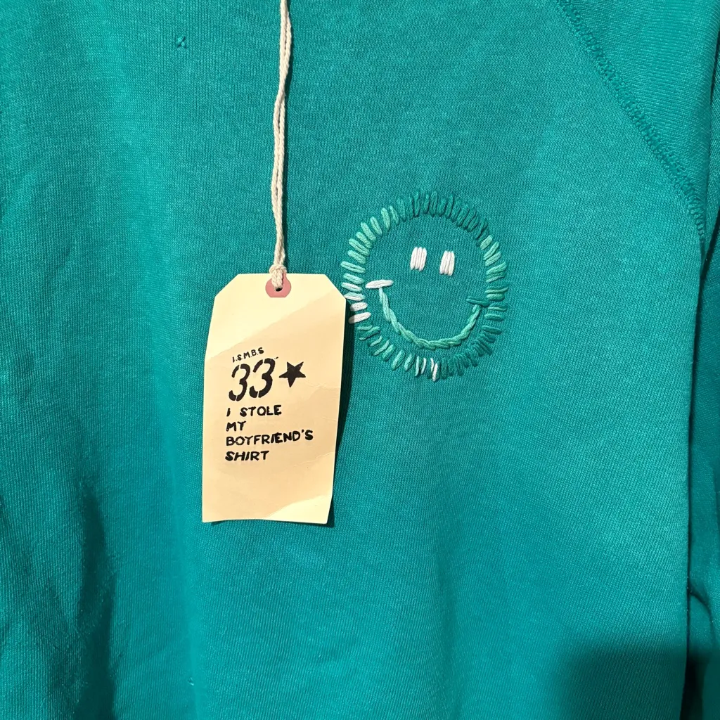 NWT I Stole My Boyfriend’s Shirt Smiley Face xx Sweatshirt | Size: Small Green - Image 3