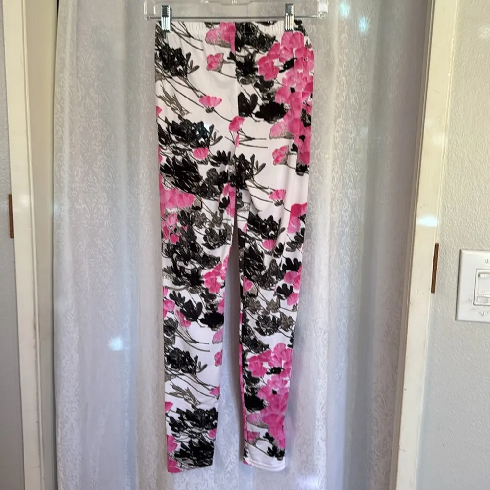 YELETE Floral Pink and Black Women's Leggings Sz: M/L - Image 2