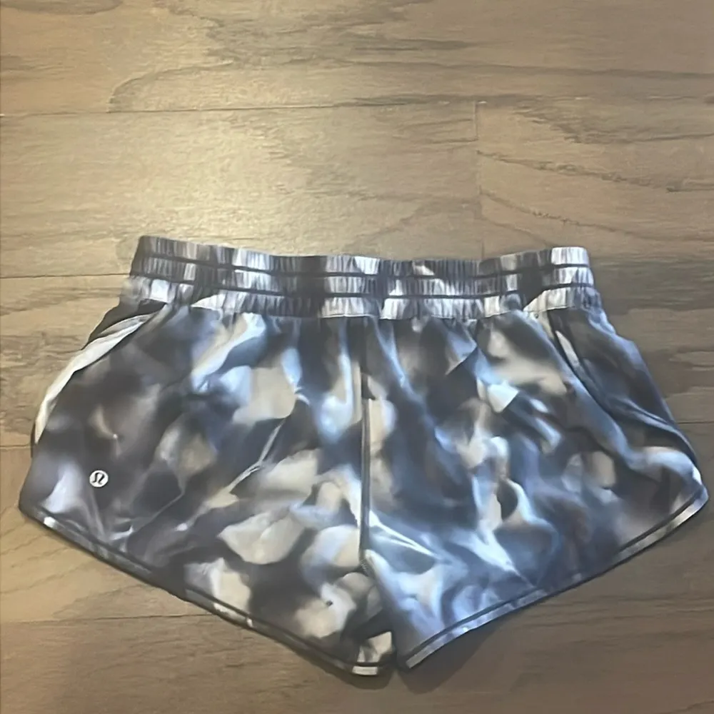 Seek the Heat Low Rise Short - Size 4 - Image 2