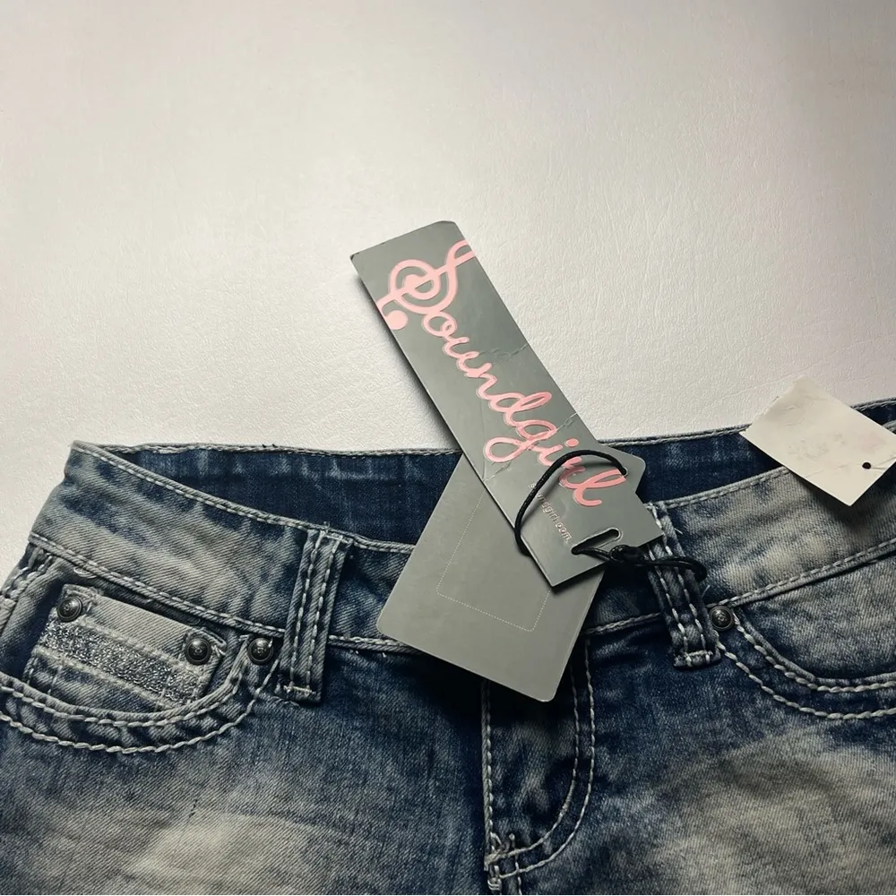Soundgirl Women’s Short Denim Embellished Pockets Shorts Sz 1 - Image 2
