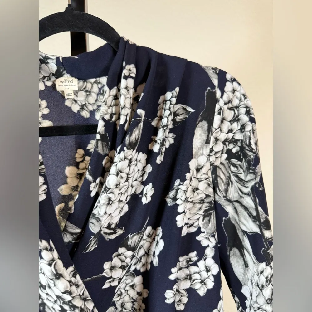 Wilfred Navy Floral Wrap Dress 3/4 Sleeve Chic Feminine Aritzia Size 6 Chic Blue - Image 2