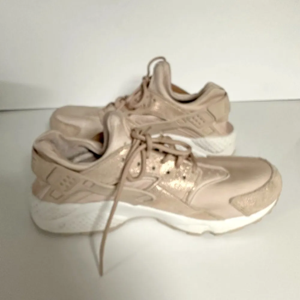 Nike Air Huarache Shoes - Image 9