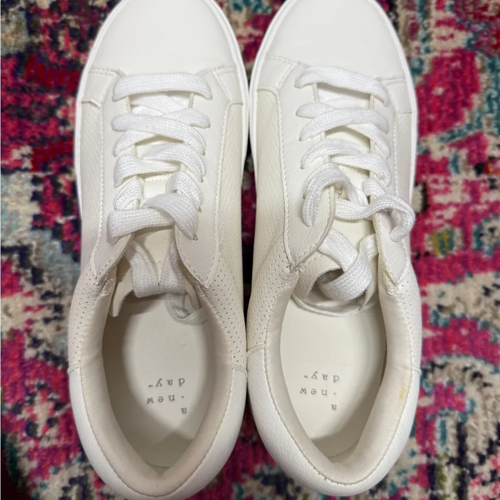 Classic Leather White Women's Sneakers, size 8 - Image 5
