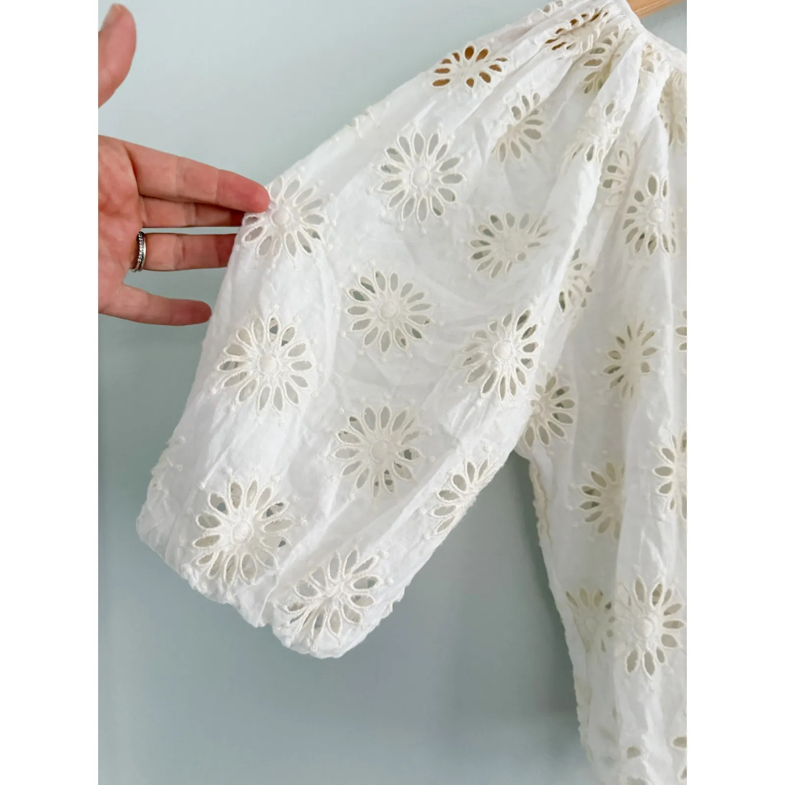 Madewell | NWT Embroidered Shirred Puff-Sleeve Top in Floral Eyelet | Sz XXS - Image 4