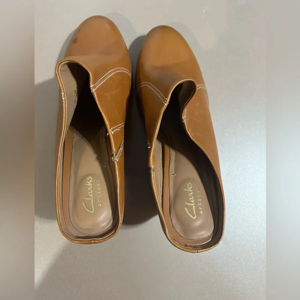 Clarks Santee Charm Women's Size 9 Shoes Cognac Leather Slip On Wedge Mules - Image 4