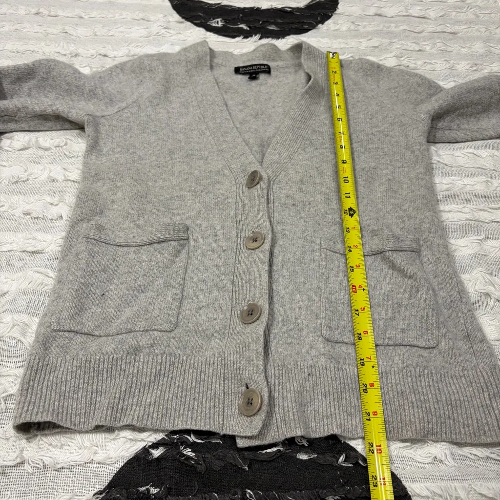 Banana Republic Cardigan Sz M Italian wool/cashmere blend Gray Casual Minimalist - Image 9