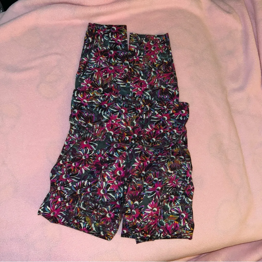Lululemon  Base Pace High-Rise Running Tight 25"
Floral Electric Multi - Image 7