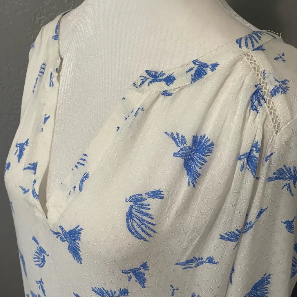 Hinge white long sleeve split V neck blouse blue bird print boho cottage Large - Image 4