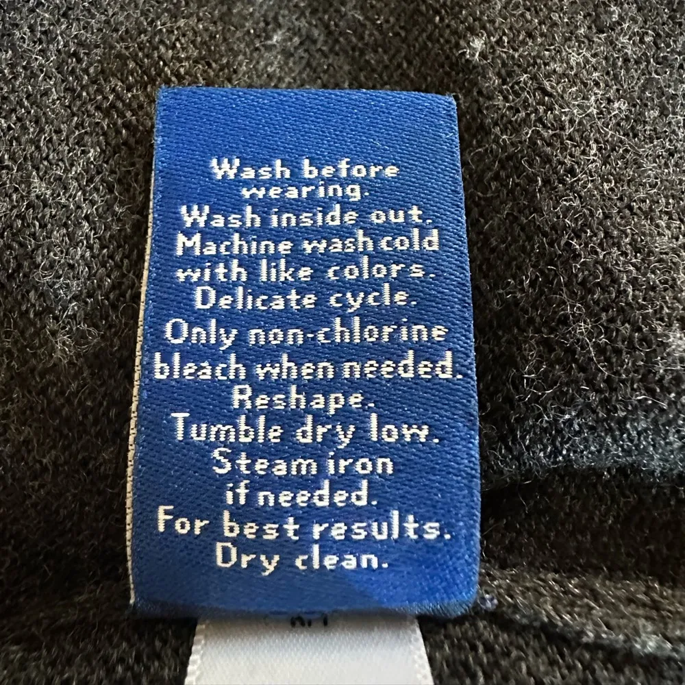 Merino Blend V-Neck Sweater. - Image 4