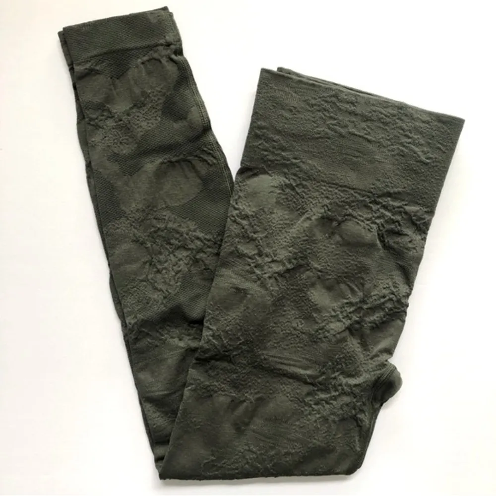 Gymshark Adapt Camo Seamless Leggings & Sports Bra Set - Image 5