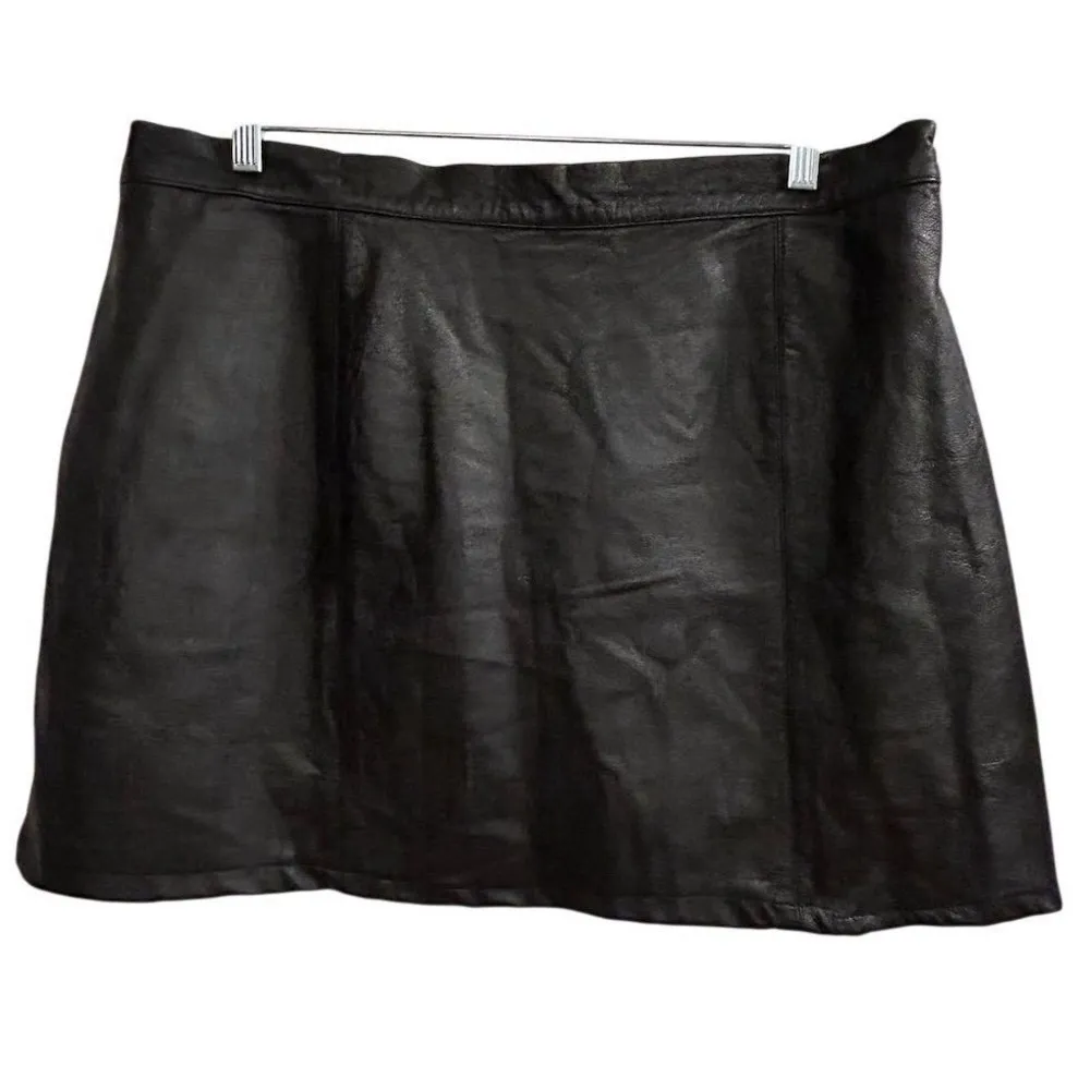 Vintage Roaman's Women's Black Leather Mini Skirt Size 38 - Image 3