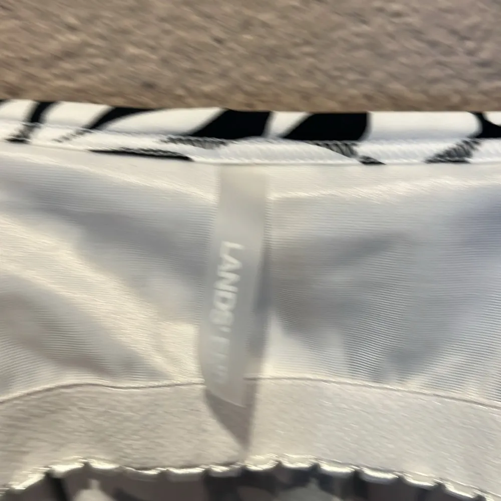 Lands End Women’s Blouson Tummy Hiding Tankini Swimsuit Top Size 8 Black White - Image 6