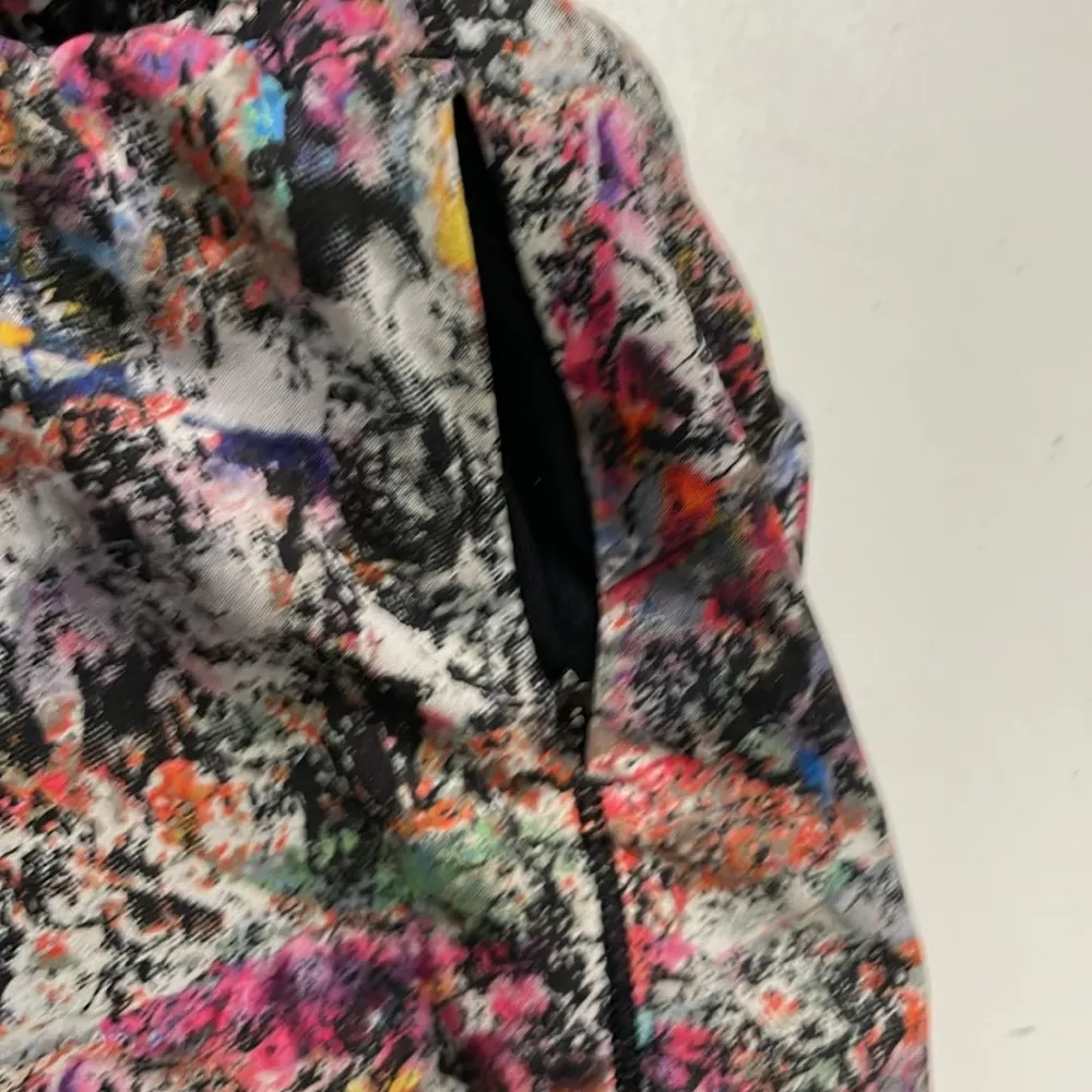 Lululemon Hottie Hot Short Reflectors Built In Liner Mesh Vitalize Multi 12 Tall - Image 12