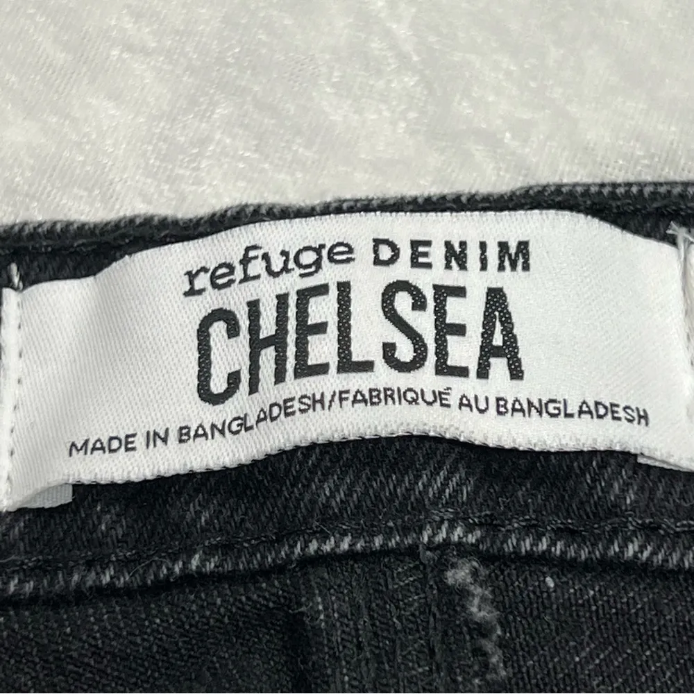 Refuge Distressed Shorts Raw Hem Black Jean Denim Short Chelsea Size 7 Punk rock - Image 4
