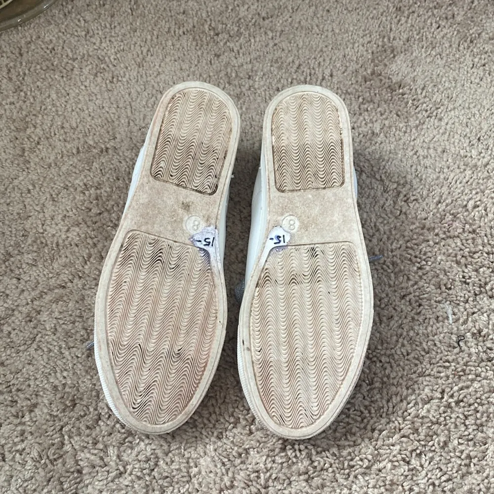 Universal thread star sneaker with leopard print and silver laces - Image 6