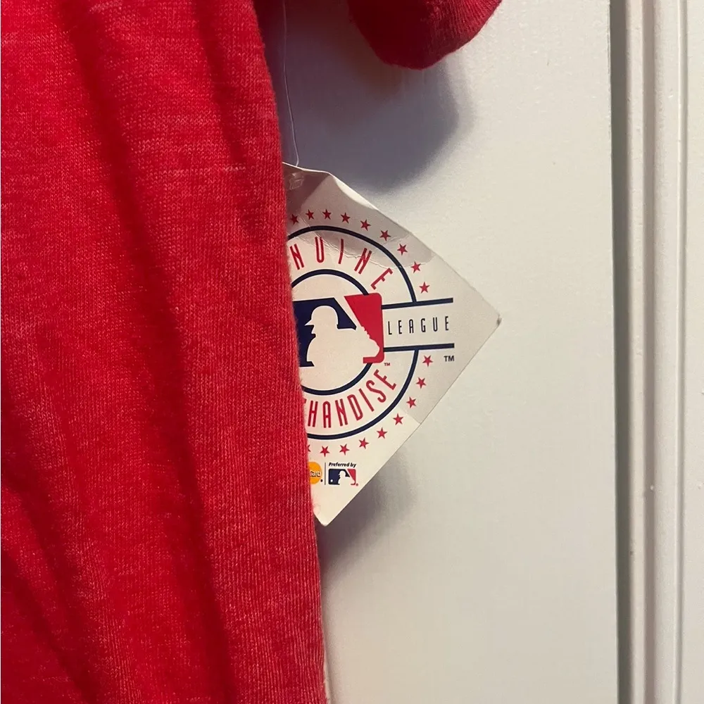 NWT Women’s Washington Nationals V Neck T shirt with a Distressed W Med - Image 4