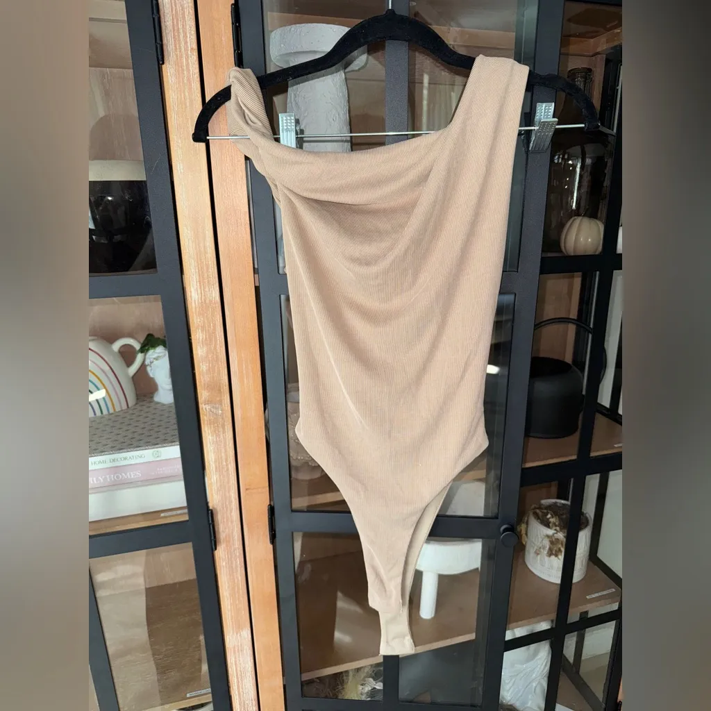 ATOIR tangled bodysuit sand beige ribbed modal off shoulder asymmetrical top Tan Size 4 - Image 5