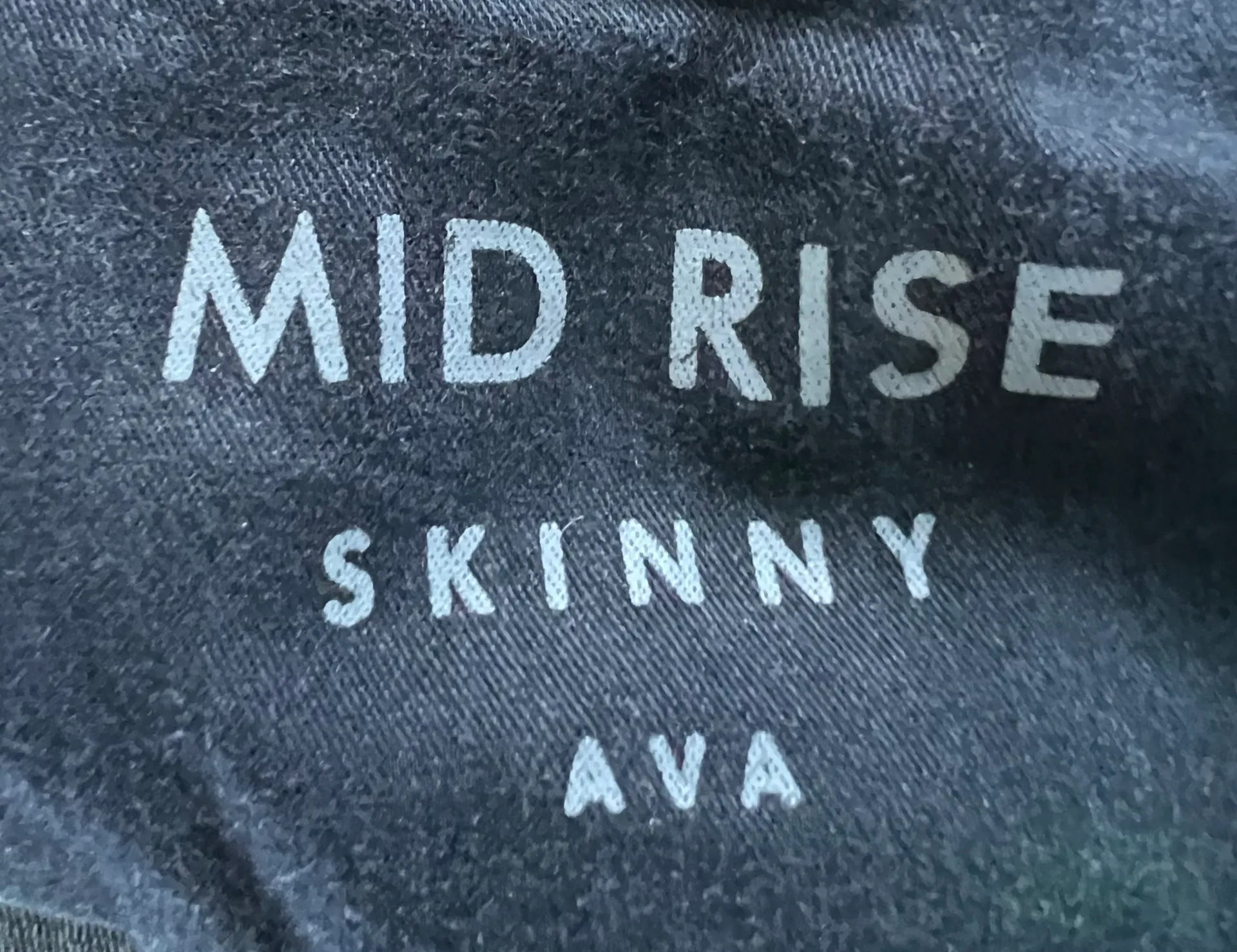 | ladies Midrise, skinny Ava ankle jeans. Size: 12/31  BRAND:   COLOR: light black/grey - Image 6