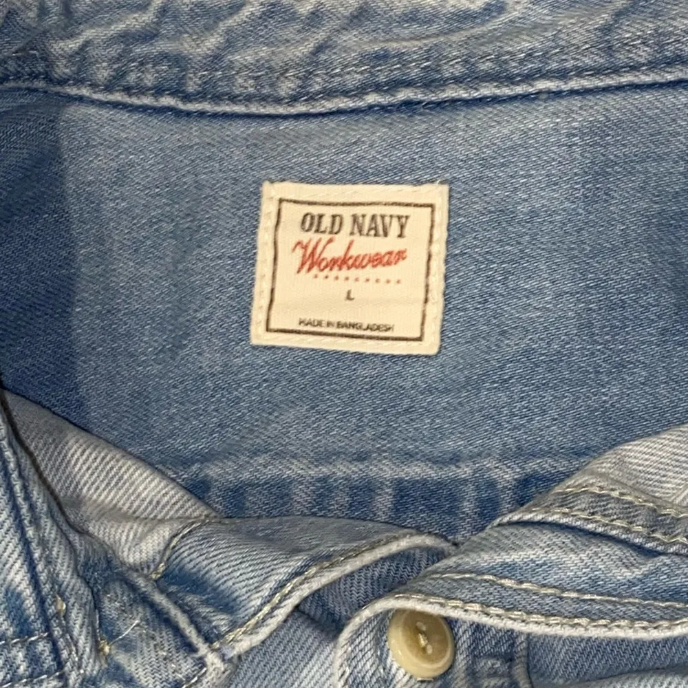 Old Navy light wash denim shacket - Image 4