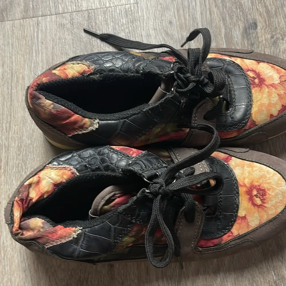 Floral Patterned Women's Sneakers Brown Size 7.5 - Image 11