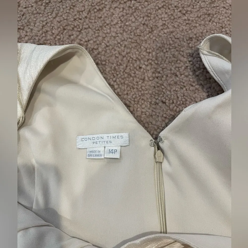 Women's LONDON TIMES ruffled deep V-neck sleveless bodycon cocktail dress - Image 3