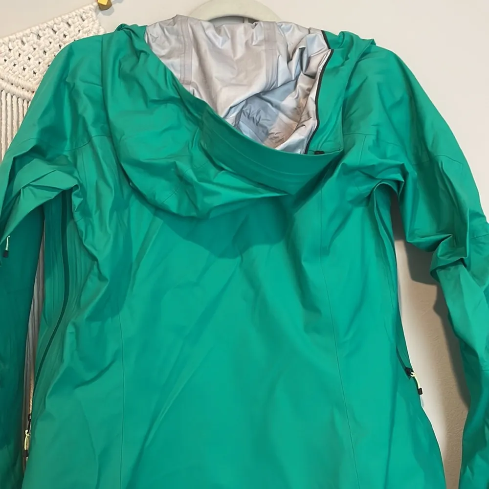 NORTH FACE MEDIUM M WOMEN'S HYALITE RAIN JACKET SUMMIT GREEN ✨ - Image 7