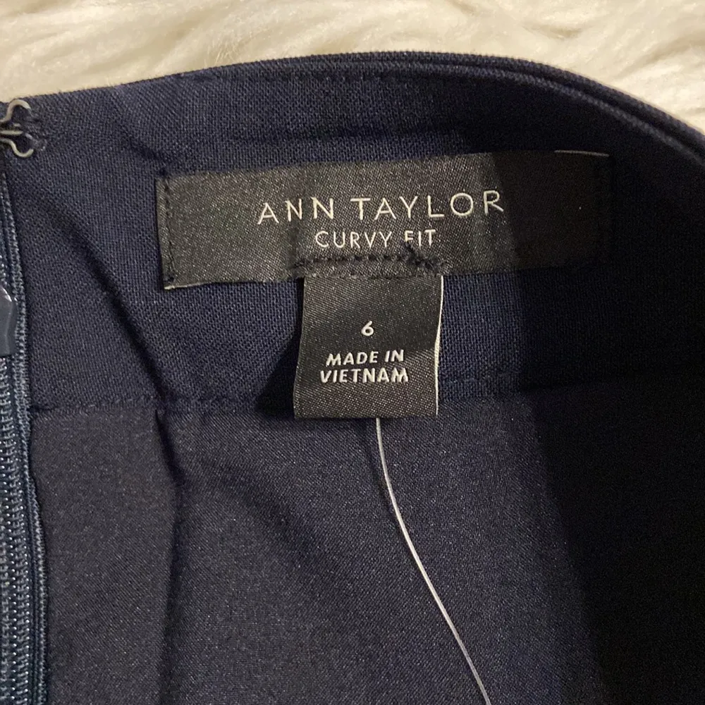 Ann Taylor Set size 6 skirt length 24” navy blue waist 30” flat and blazer 6P - Image 7