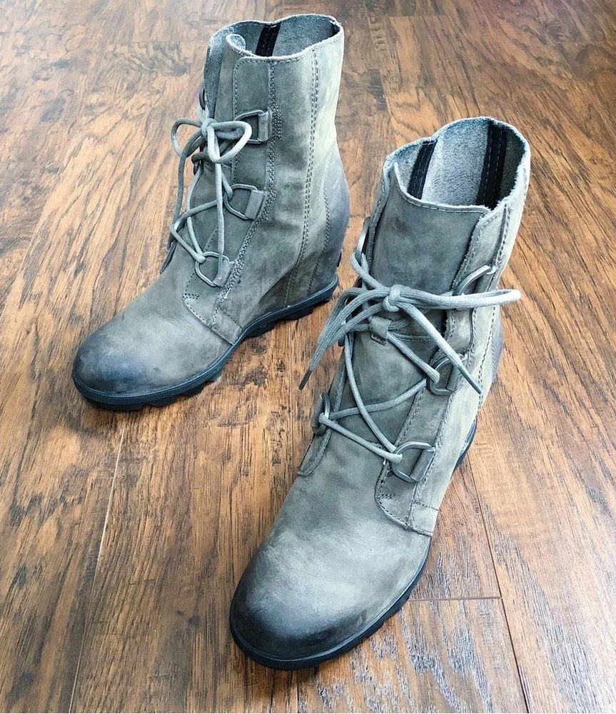 Sorel • Joan of Arctic mid wedge II lace up boot Quarry grey waterproof leather - Image 13