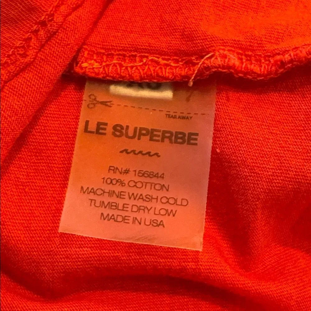 LE SUPERBE Persimmon Tourist Tee I’m not a tourist I live here XS Red - Image 5