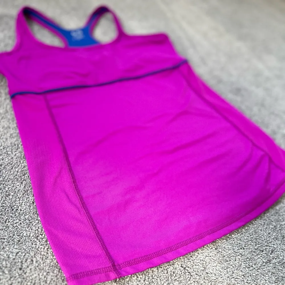 💗Bright on trend summer colors- sport top with built in bra. Worn once! - Image 4