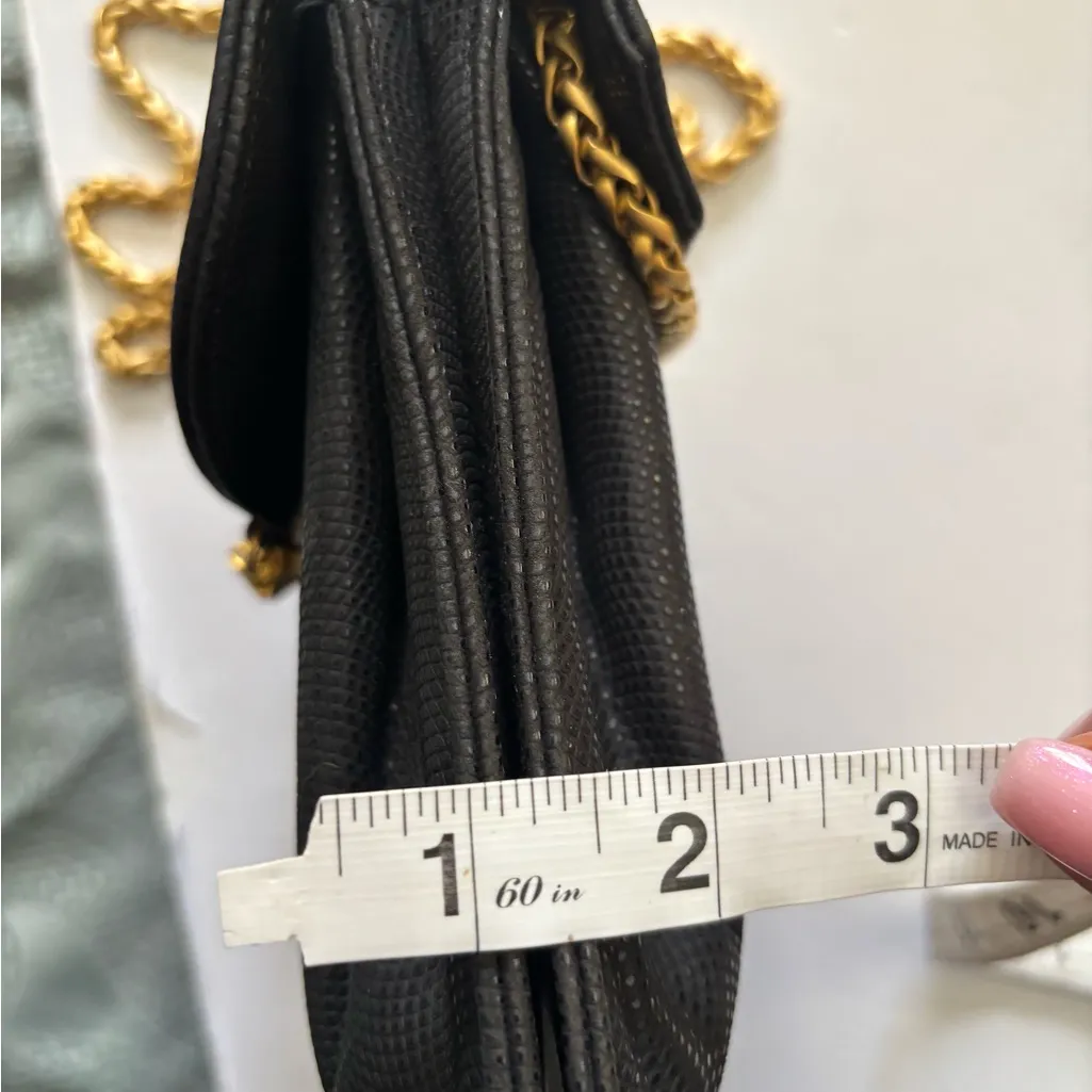 SONDRO ROBERTS BLACK TEXTURED SHOULDER BAG WITH THICK GOLD TONED CHAIN - Image 12