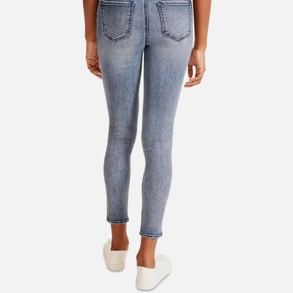 Madden Girl Rocker Super high rise skinny distressed jeans. Light wash. Size 27. - Image 2