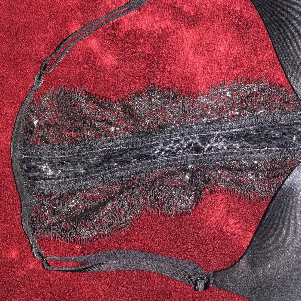 32A/ A70 Bombshell Plunge Victoria’s Secret Bra - Image 2