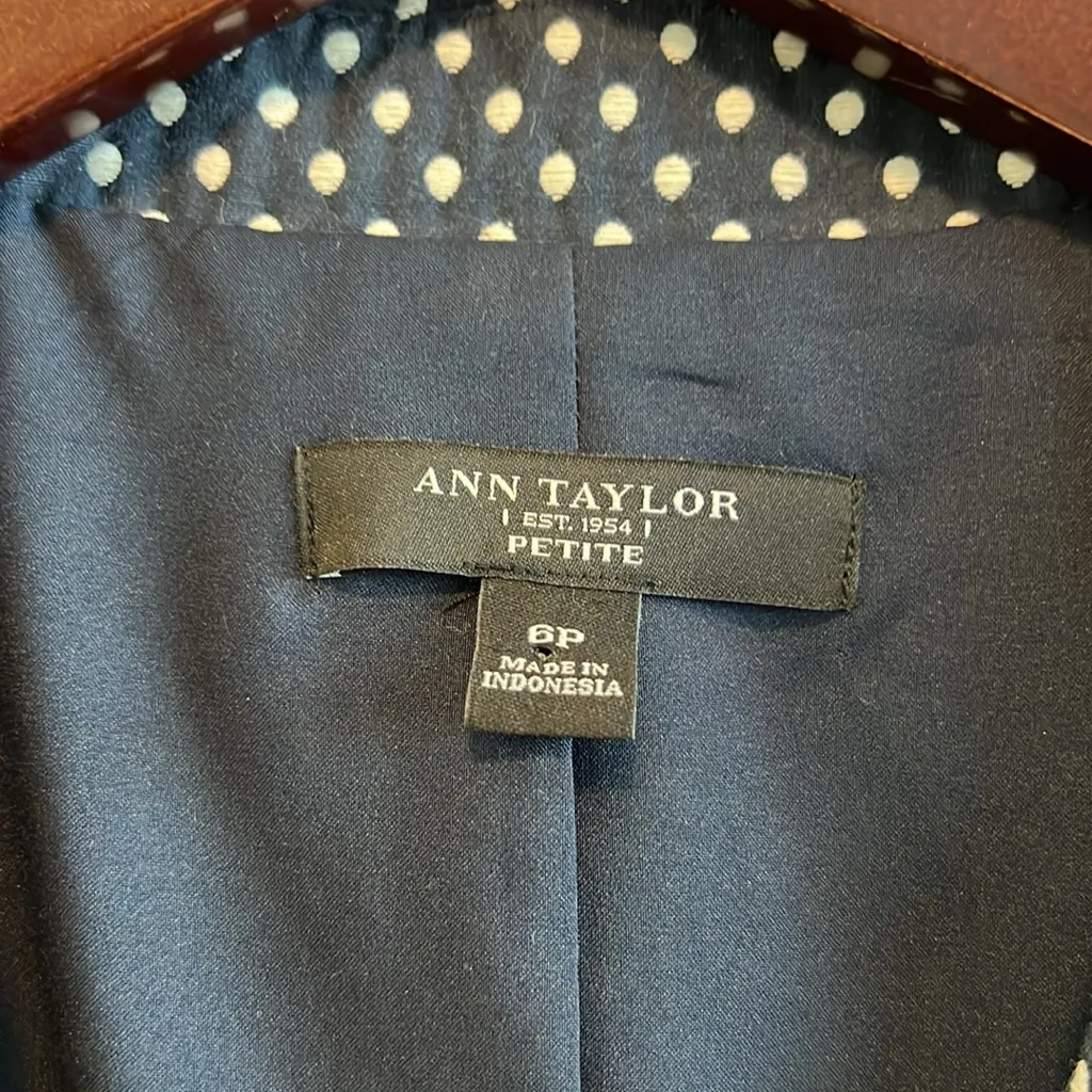 Ann Taylor Navy & White Polka Dot Cotton Blend Career Woven Blazer, 6P - Image 3