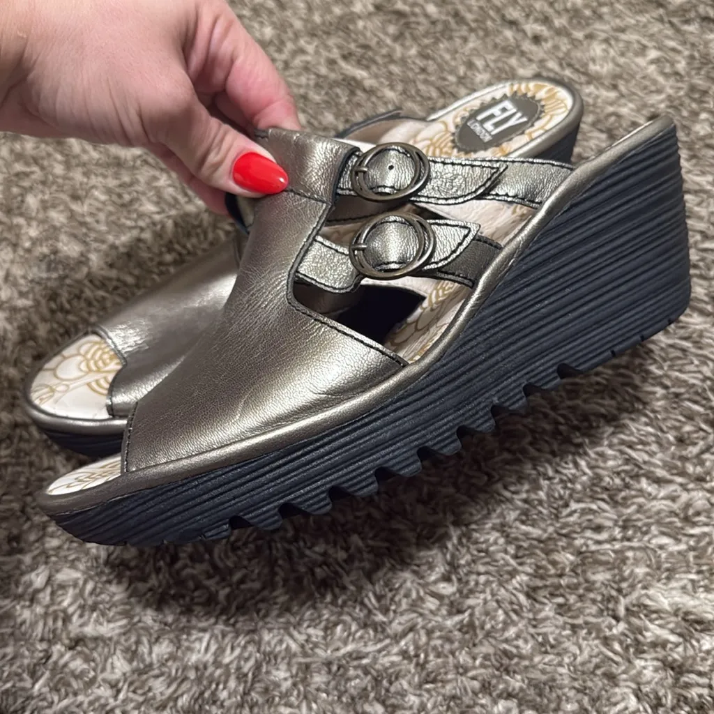 Fly London Yawe Wedge Slide Platform Sandals Metallic size 40 or size 9 woman - Image 4