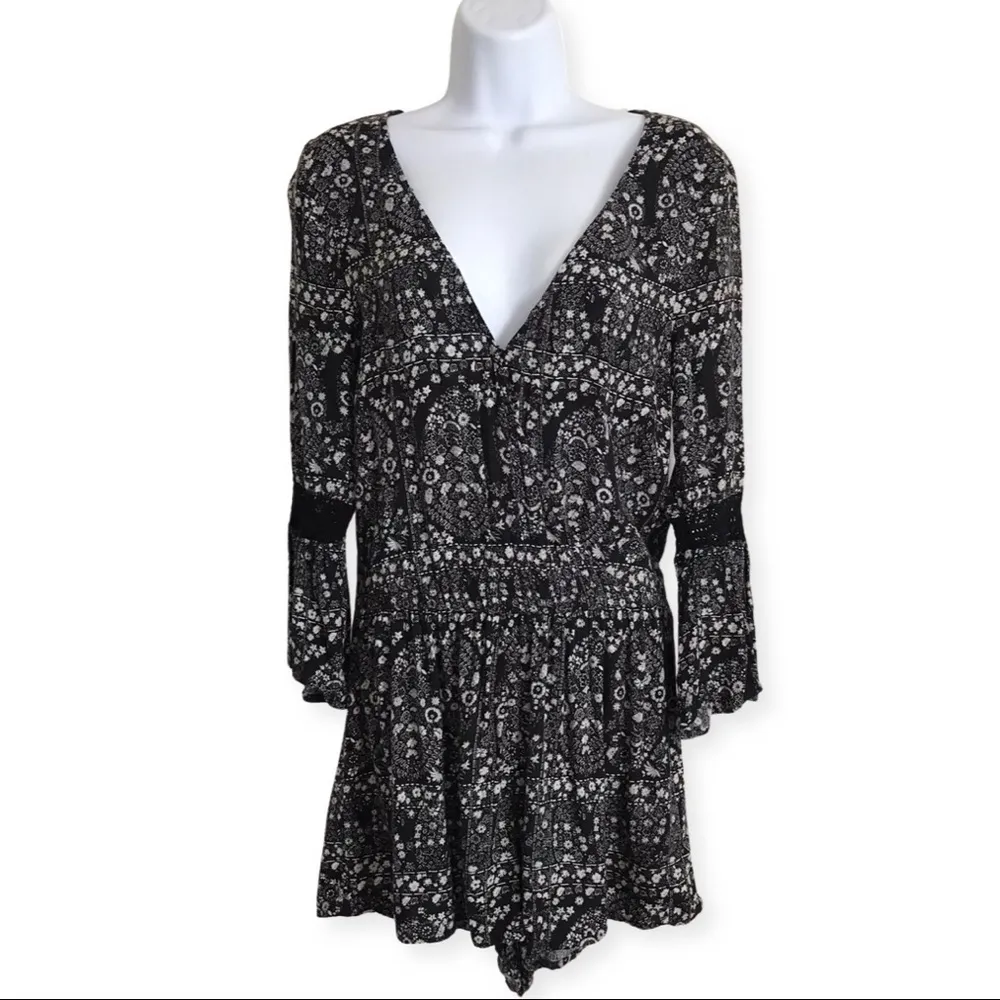 Jumpsuit Women S/P Black Floral Romper pockets long - Image 3