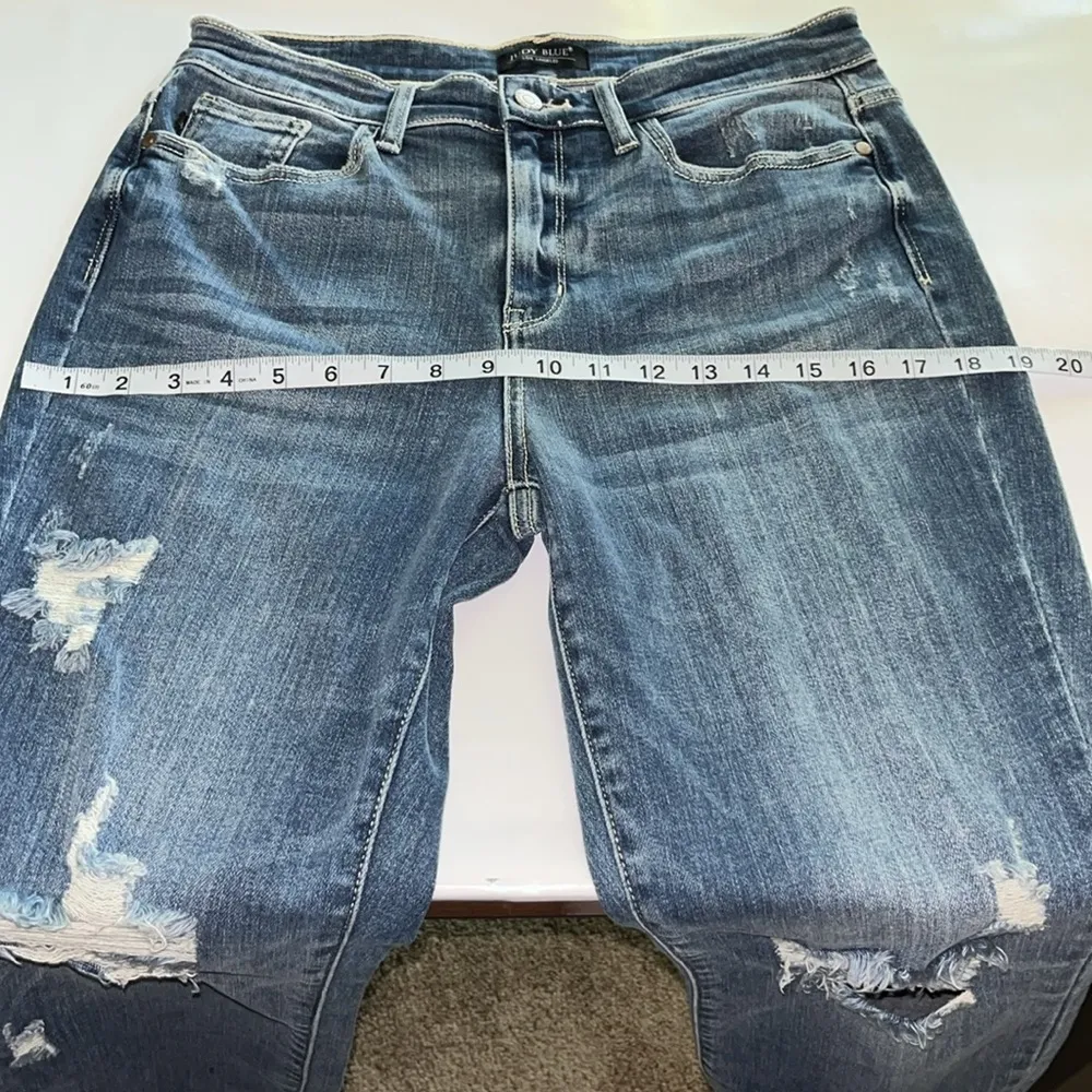 Judy Blue Relaxed Fit Size 7/28 - Image 5