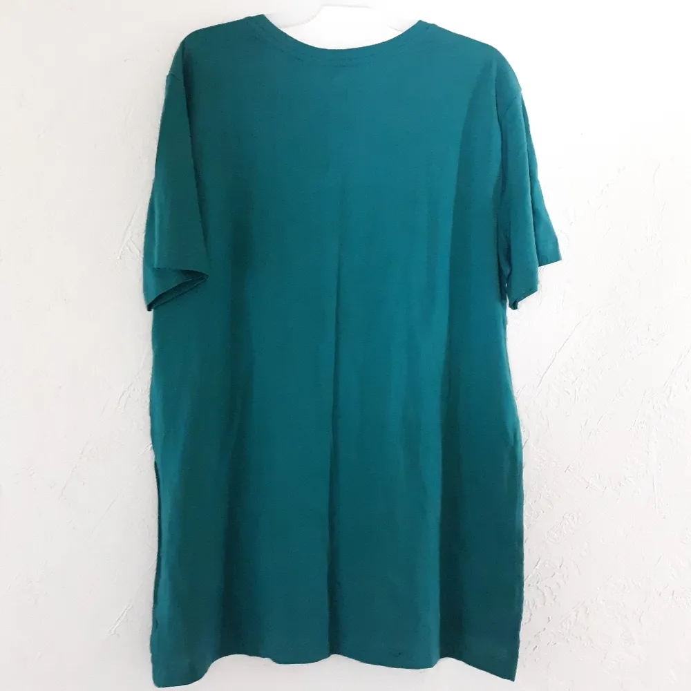 NWOT Old Navy Women's Graphic T-shirt - Image 2