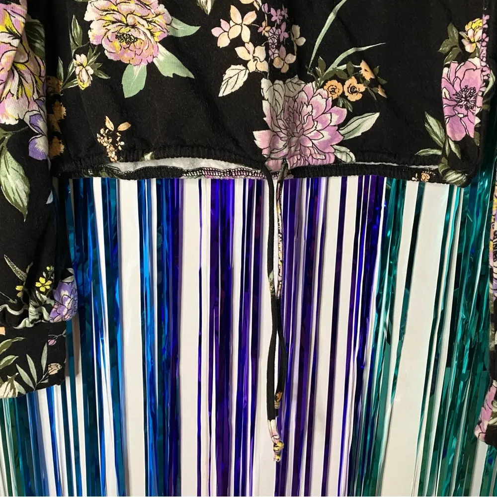 Floral Mossimo Supply Crop Crewneck Black Size M - Image 3