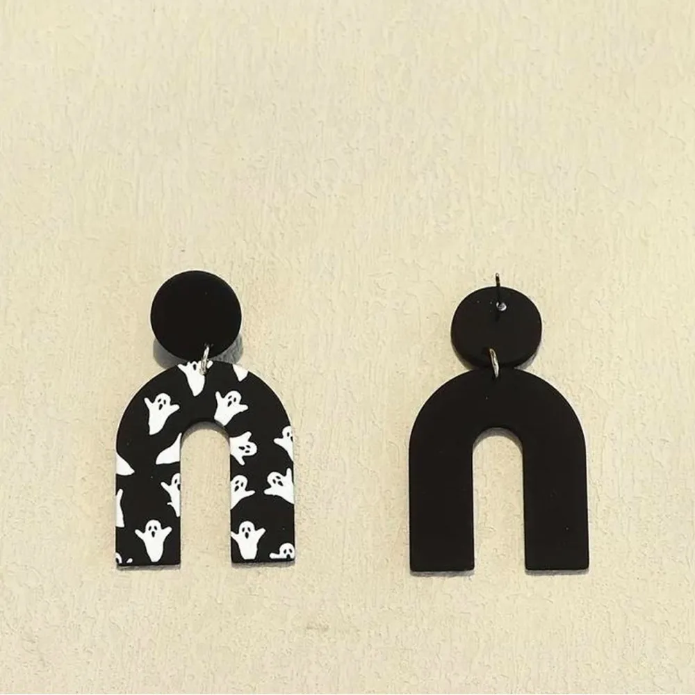 Black and white ghost earrings with a spooky vibe #halloween #spooky - Image 5