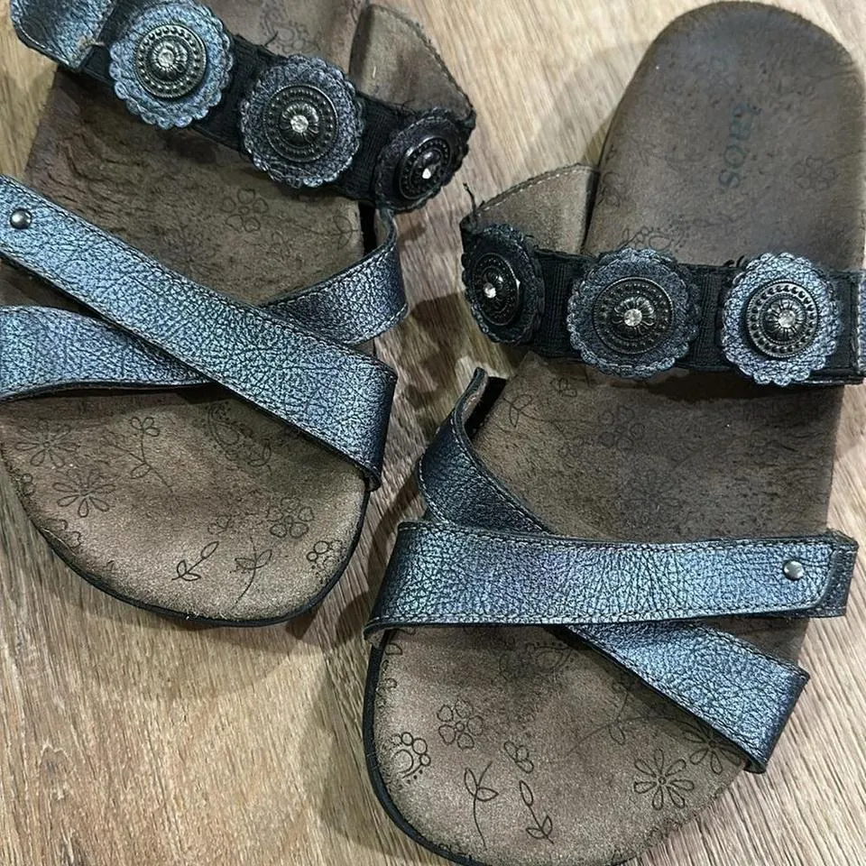 TAOS | Oasis Leather Strappy Silver Metallic Medallion Sandals Size 7 - Image 3